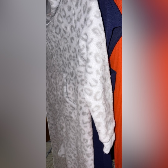 Cat & Jack Gray Leopard Kids Footie - Picture 6 of 9